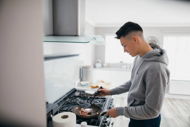 Semi-Independent Housing Support We provide young people with shared living experiences, and also offer solo training flat experiences to prepare them for independent living.